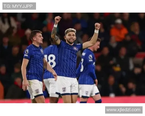 狼队迎战伊普斯维奇力争主场胜利展现强大实力 狼队迎战伊普斯维奇力争主场胜利展现强大实力