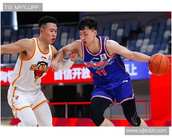 青岛与新疆的激烈对决在CCTV5直播中精彩呈现,篮球迷不容错过 青岛与新疆的激烈对决在CCTV5直播中精彩呈现,篮球迷不容错过