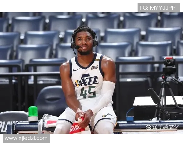 奥兰多魔术与鹈鹕激战正酣谁能在NBA赛场上笑到最后